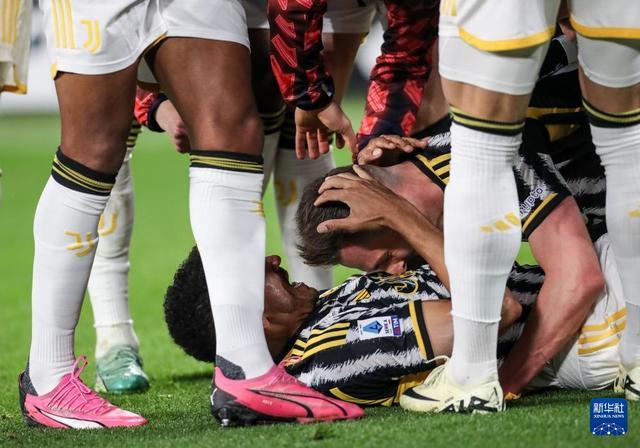  亚特兰大训练开放日；今晚防线松动引观众欢呼；英超在即；心理建设被强调