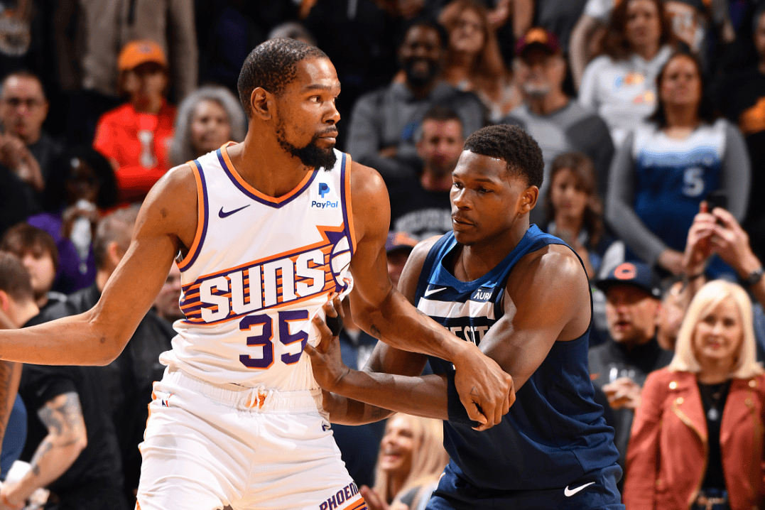 公牛带队取胜！，Scout重要时刻出色防守赢得满堂喝彩(12年公牛阵容名单)