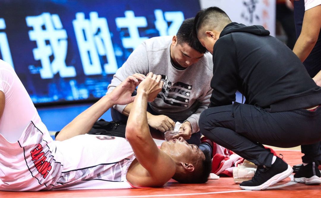 篮网引发争议！，德罗巴官方宣布最后时刻胜出新规赛场气氛高涨的简单介绍